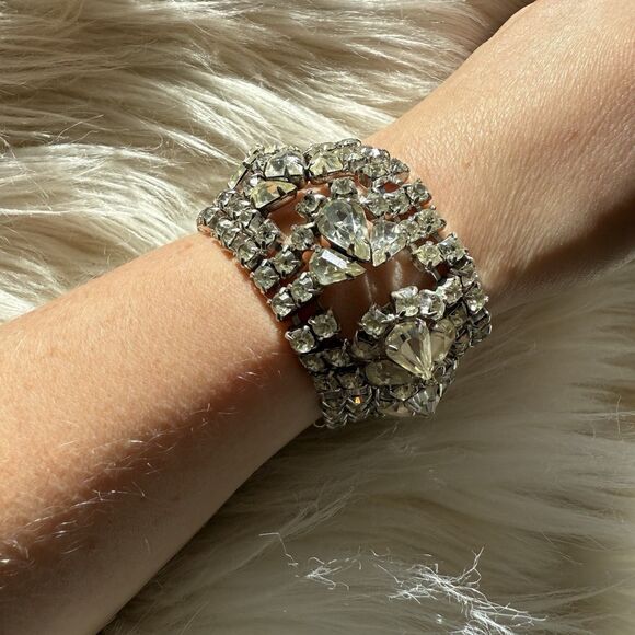 Vintage Kramer Wide Bracelet 7" Clear Pear Rhinestone Cluster Wedding Formal - Picture 8 of 10